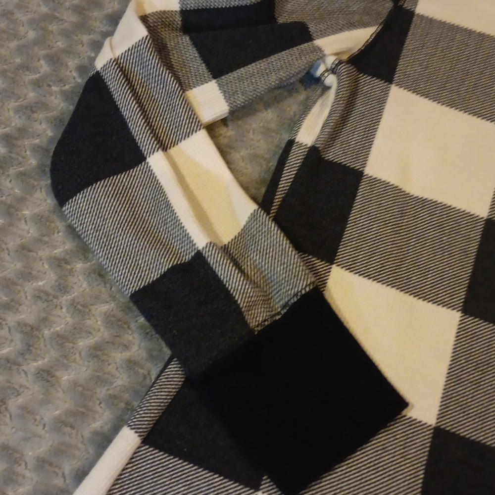 Old Navy Black/Grey  and White Checkered Long Sleeve Top - Picture 2 of 6